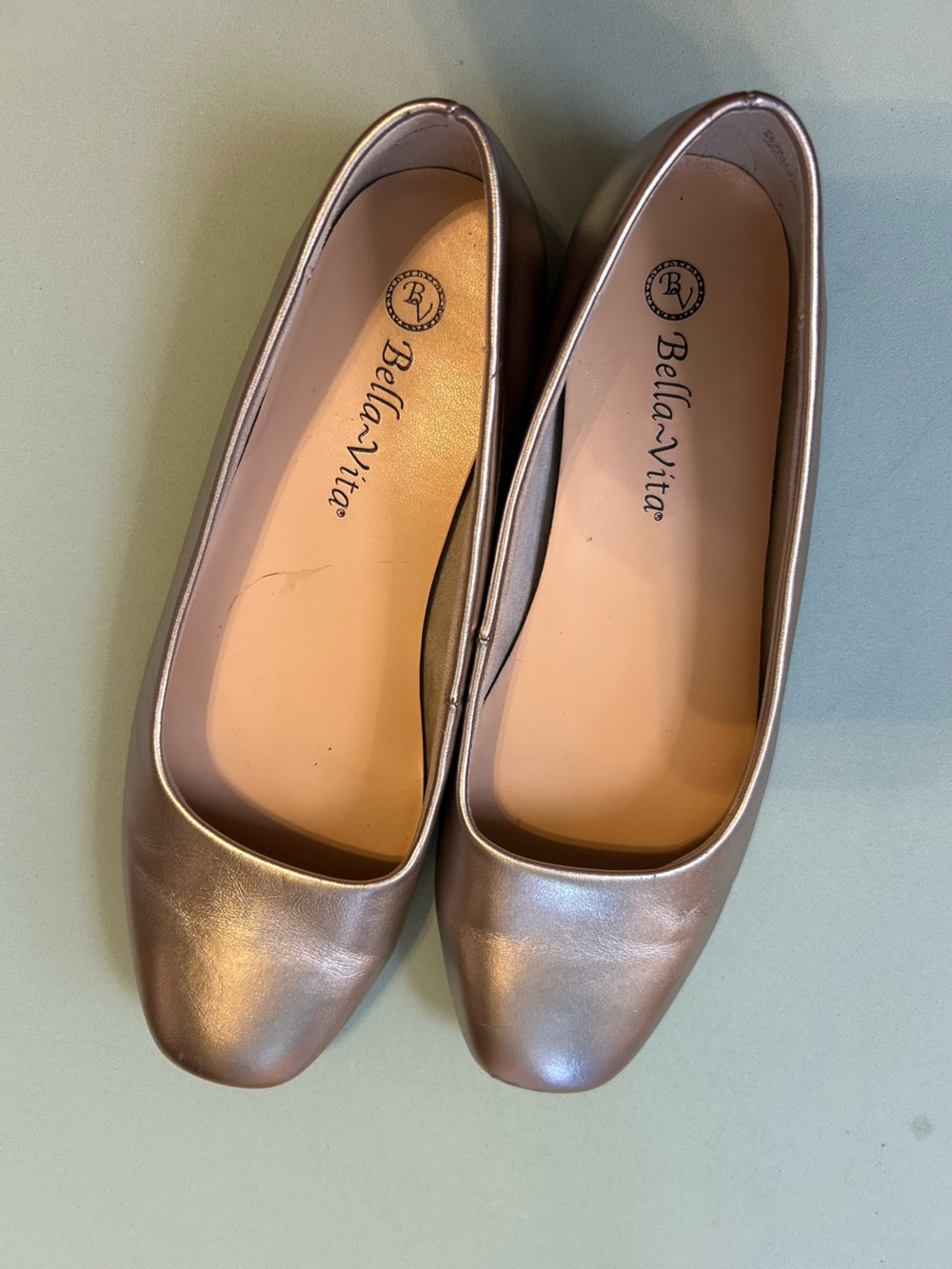 Bella Vita 7WW wide gold ballet flat